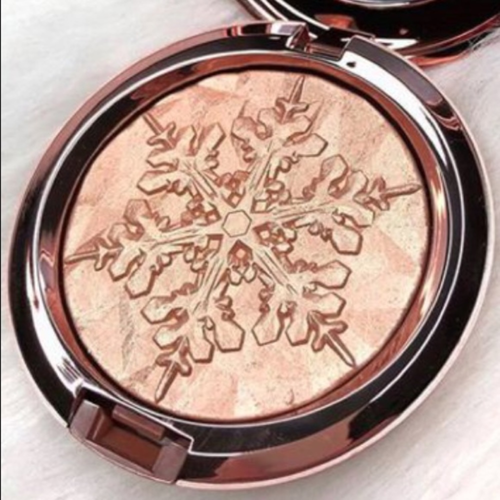 MAC Holiday Snowflake Whisper of Gilt Highlighter